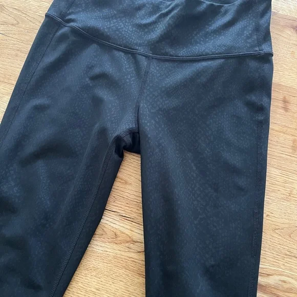 Athleta High Rise Black Serpent Snake Skin Chaturanga Leggings, Size S - Picture 5 of 8